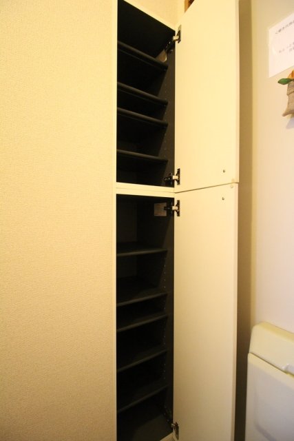 指扇駅前プラザ1階 靴入