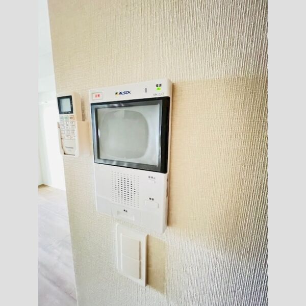 ファンディ平塚705号室 モニター付きインターホン