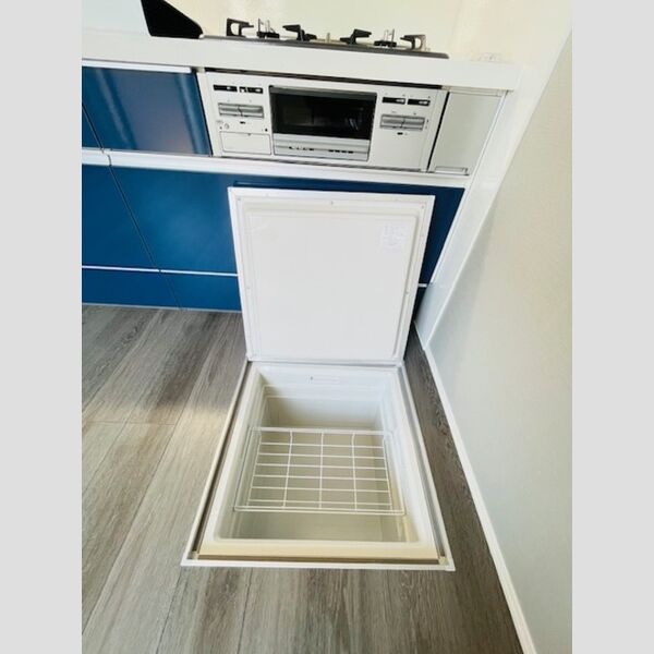 ブリーズコースト夕陽ヶ丘105号室 床下収納