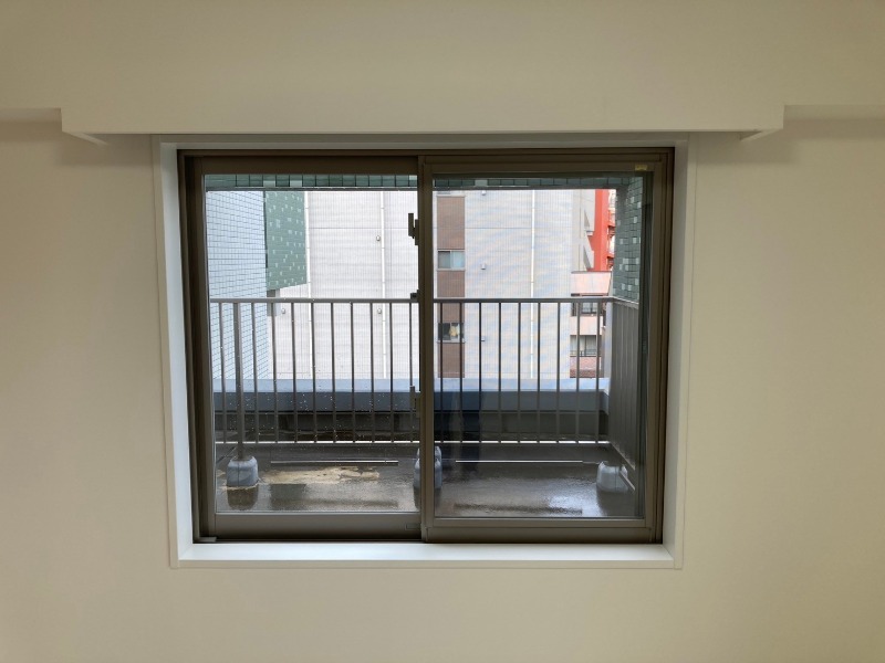 グランパーク町屋7階 ルーフバルコニー側窓