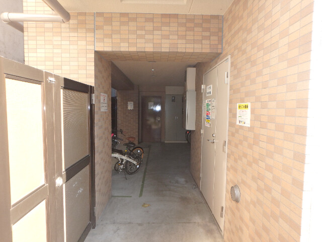 ミリオンガーデン早稲田2階 駐輪スペース