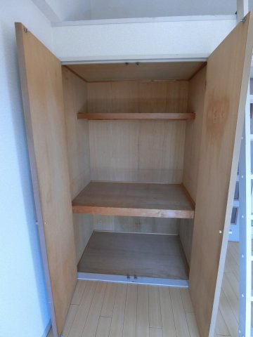 クレセントハイツ 収納