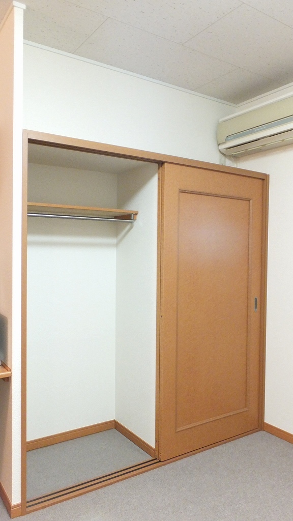 レオパレスエアル205号室 クローゼット