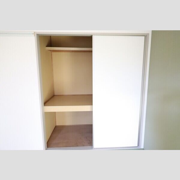 サン・ルミエール 押入