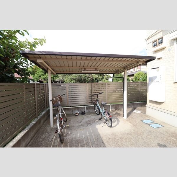 スタッピハウス 駐輪場