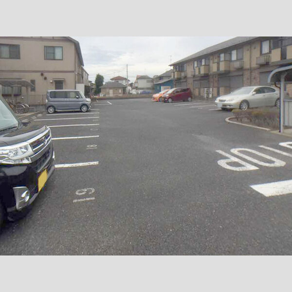 ローズパレス203号室 駐車場