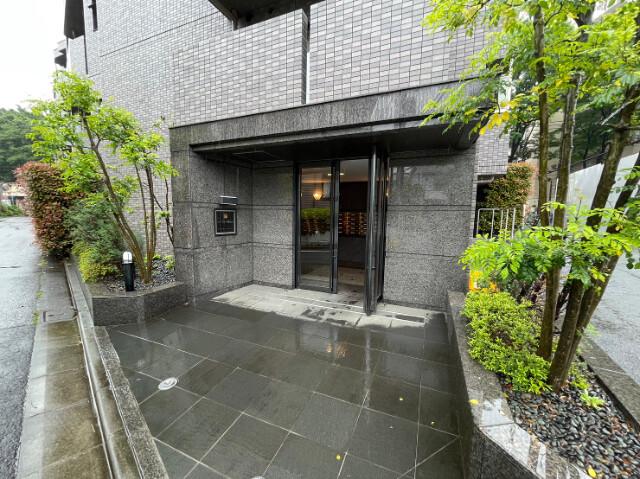 ルーブル千歳烏山 エントランス