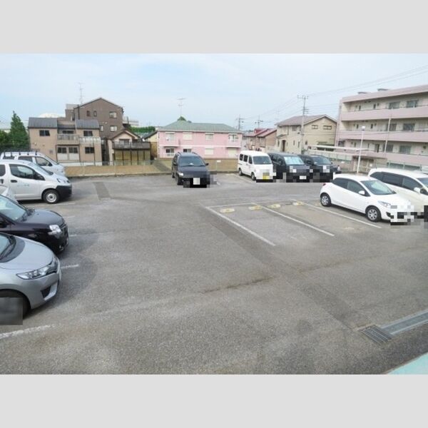 松丸第二コーポラス201号室 駐車場