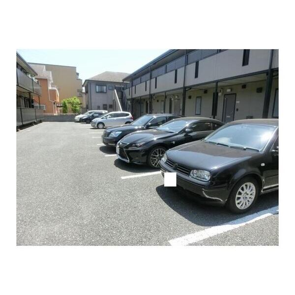 メゾンダジュール8番館 駐車場