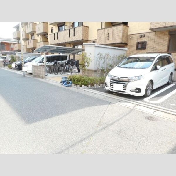 メゾン・ドゥ・ロジェ 駐車場(要空き確認)