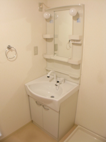 Ａｄａｇｉｏ0201号室 明るい洗面所です