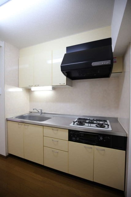 ヴァンシャルマンＯＺ3階 システムキッチン(３口ガスコンロ・グリル付)