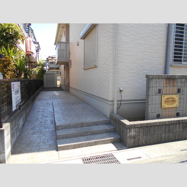 レセンテ中央 エントランス