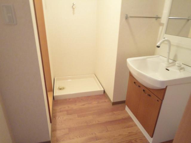 ガーデンヒルズNAKAYAMA壱番館106号室 脱衣所