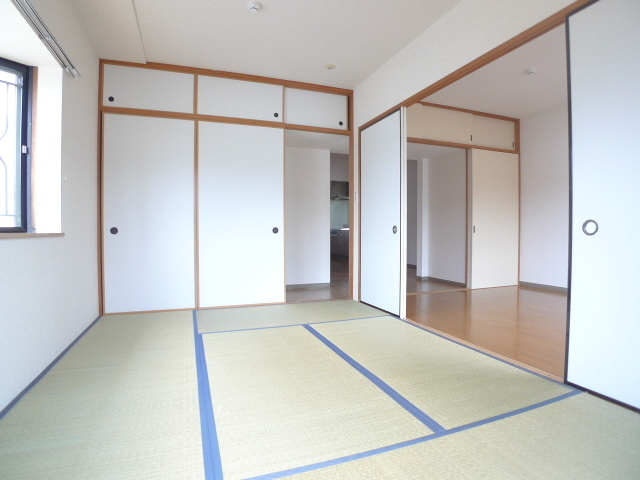 フローラ市川 和室６帖