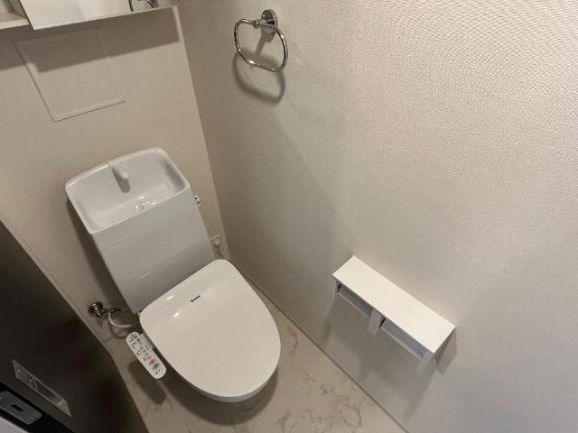 ラヴィグレイス203号室 シャワー付トイレ