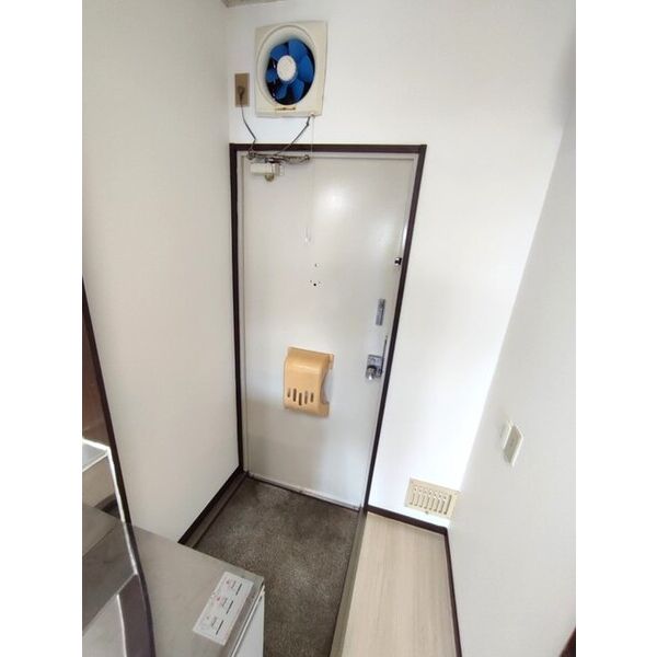 ザ・テラス0201号室 玄関