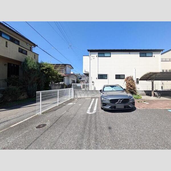 リヴェール 駐車場