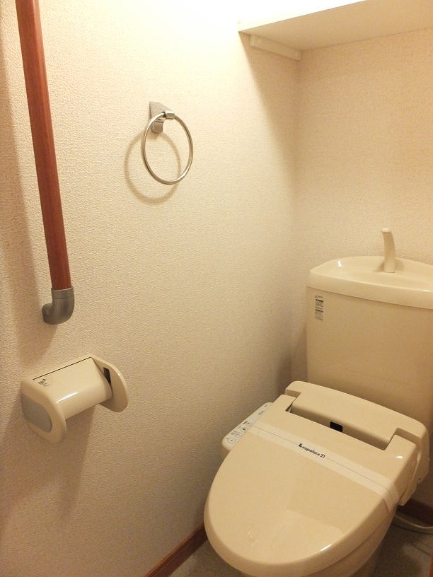 レオパレスカーサドマーニ301号室 温水洗浄便座付き！