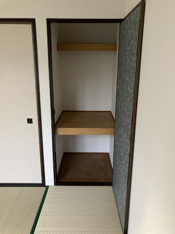 アゼリアⅢ1階 収納