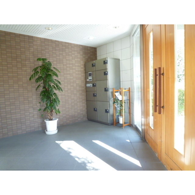 ソレイユ藤が丘102号室 宅配ボックス