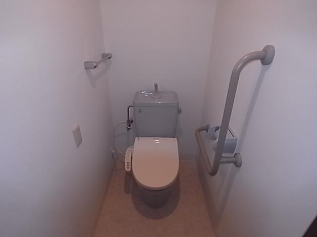 セラビーヌーベル1階 トイレ