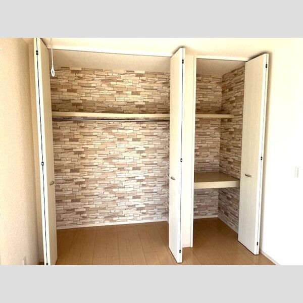 プレミール　カメゾン クローゼット・物入れ