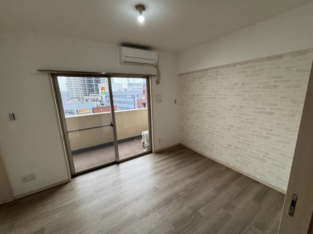 ニュー千葉稲毛ビル 広くて明るい寝室