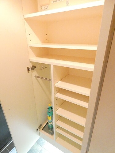 ベルファース市ヶ谷6階 玄関収納　※2022年11月撮影