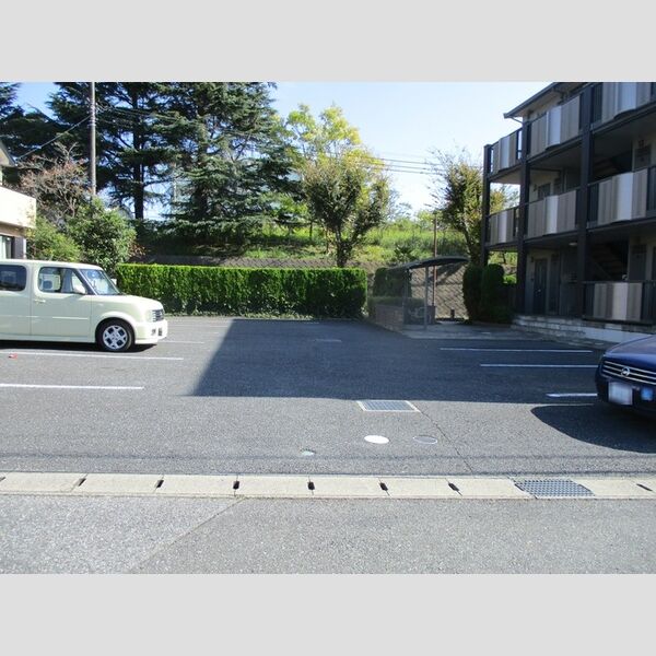 ロジュマン ミヤカイドウC 駐車場