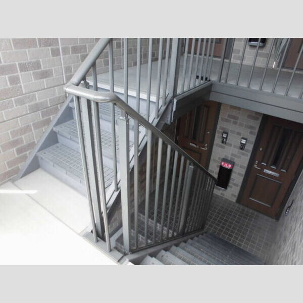 メイスクエア　B 共用階段