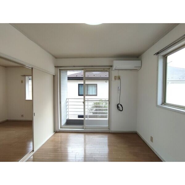 ジュネパレス八千代第28 リビング