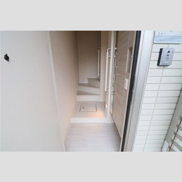 【つつこ】フリージア 玄関