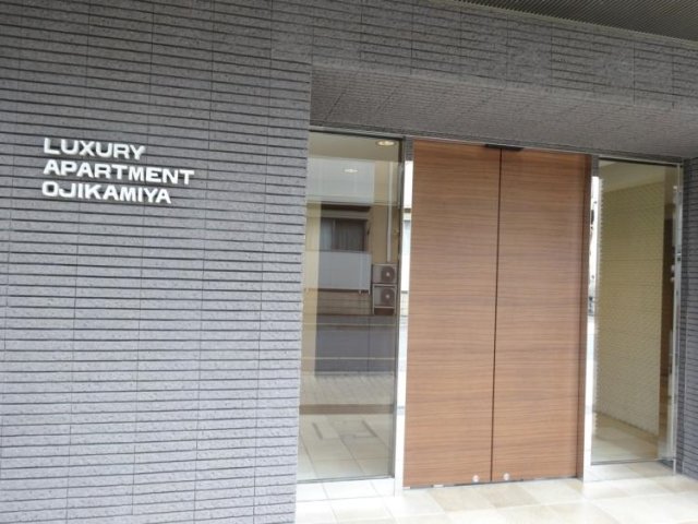 ラグジュアリーアパートメント王子神谷6階 エントランス