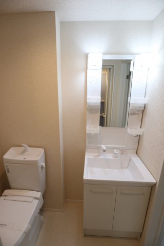 パース西戸部101号室 独立洗面台で朝の支度もはかどります♪