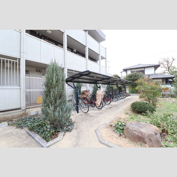 CAPE　KANEKO　B棟 駐車場