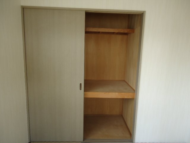 アネックス２９６105号室 押入れ