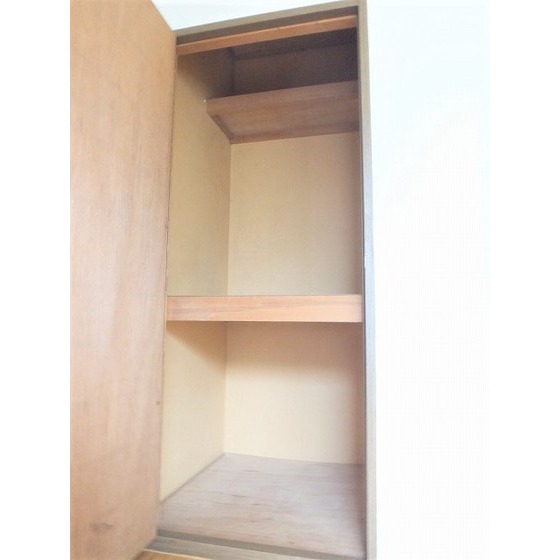 グランデュール紀代美0102号室 洋室　収納