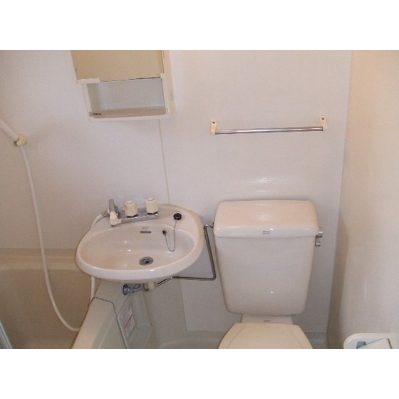 ファミールつつじヶ丘2階 内観