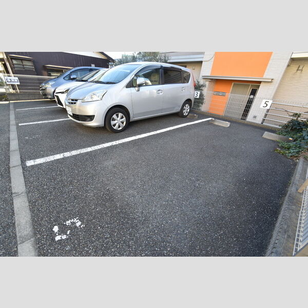 OrangeHouse 駐車場