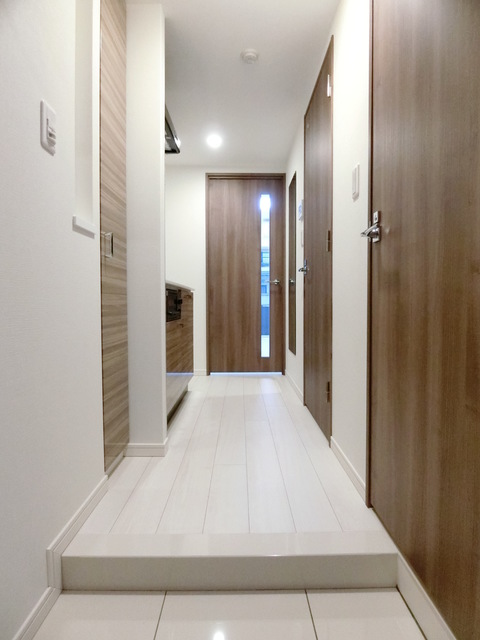 ガーラ・プレシャス大森8階 明るい玄関です