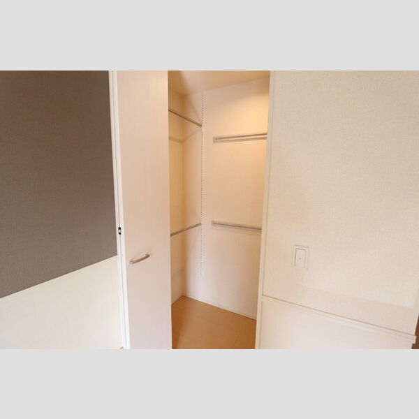 ウィーブ・ヴィオラ101号室 クローゼット