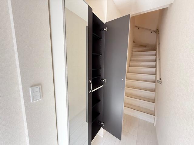 パークサイド青葉203号室 シューズＢＯＸ