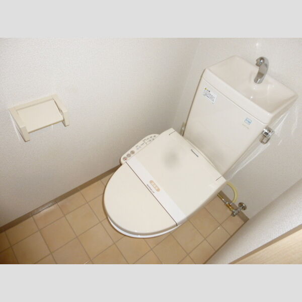 メゾン・フルール 温水洗浄暖房便座仕様です