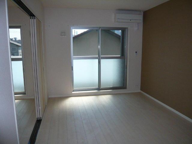 ルミナス高鼻202号室 洋室