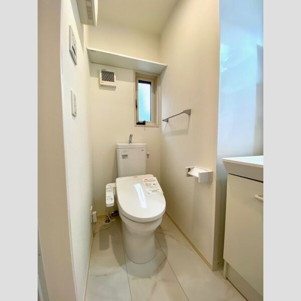 メゾン・ド・オカ 302号室　トイレ