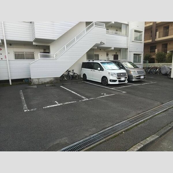 長瀬第一マンション 駐車場