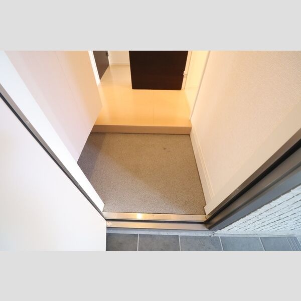 エミナンスⅢ102号室 玄関