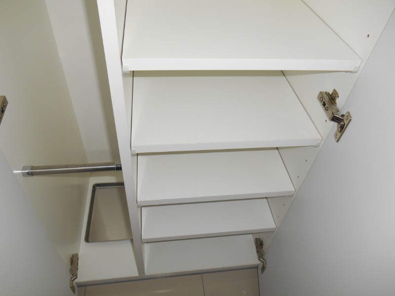 ドムス・スタイル神楽坂8階 下足入れ