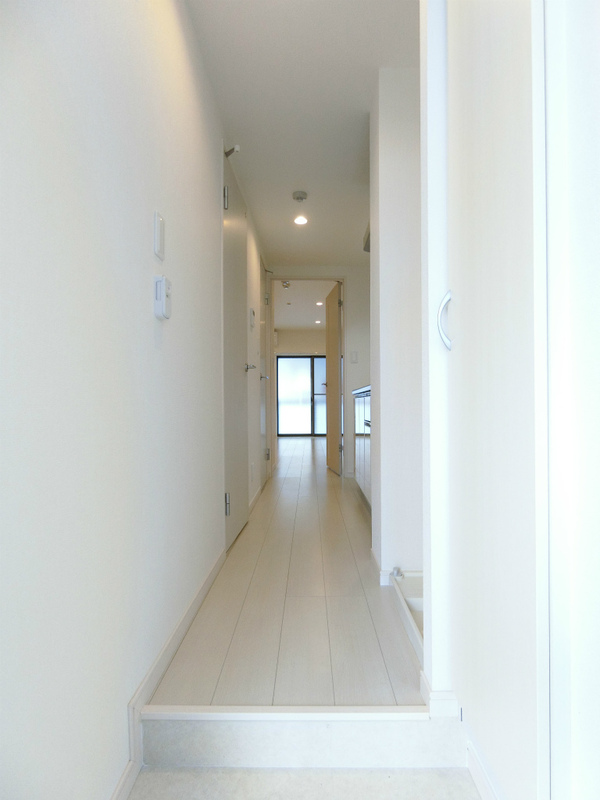 リブリ・ニューイースト2階 玄関